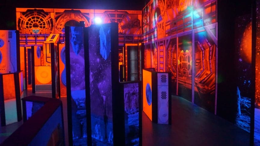 Cyber Battle Laser Tag arena at Play and Spin in Niles Illinois featuring sci-fi themed red and orange battle zone